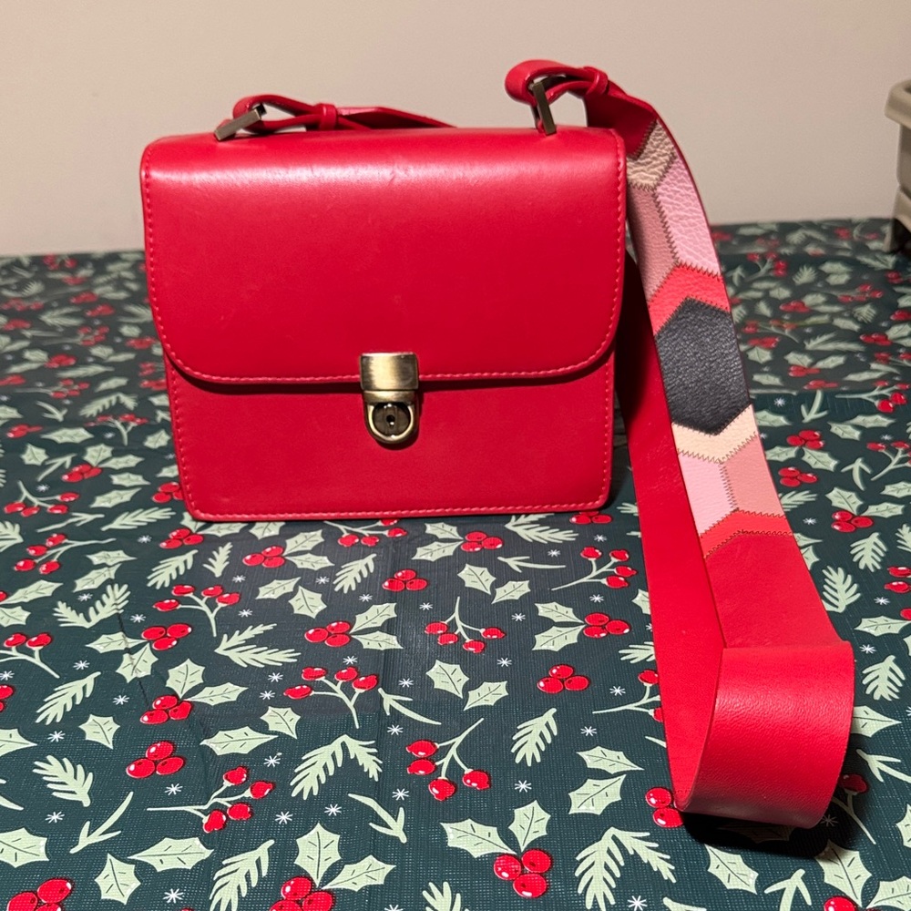 Elegant Red Crossbody Bag with Patterned Strap